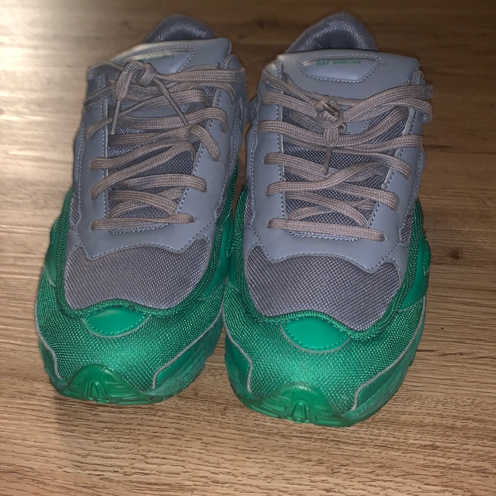 RAF Simmons Ozweegos